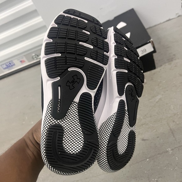 Under Armour Women's UA HOVR Turbulence 2 Running Shoes US 5.5‎ Black White - Picture 7 of 9